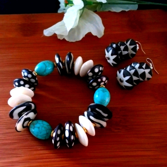 2PC Beautiful Kenyan Batik Bracelet & Earring Set - Picture 3 of 7